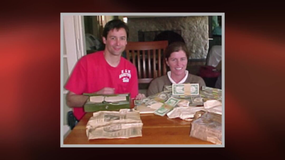 Мужчина делал ремонт в ванной и обнаружил потайную дверь | Моголь ТВ | Дзен