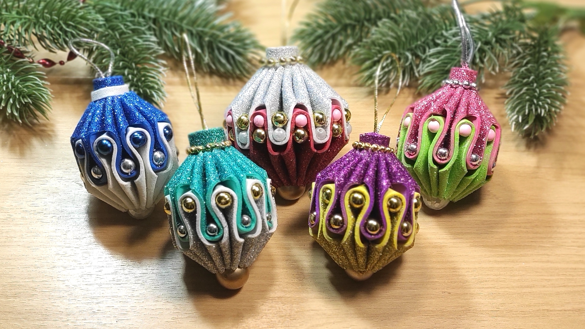 фонарики из фоамирана на елку своими руками. фонарик из фоамирана на елку. новогодние игрушки из фоамирана. шар из фоамирана на новый. фонарик из фоамирана.