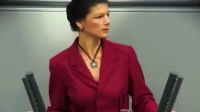 Сара вагенкнехт. Сара вагенкнехт в бундестаге. Сара вагенкнехт фото. Выступление вагенкнехт в бундестаге. Германия сара вагенкнехт.