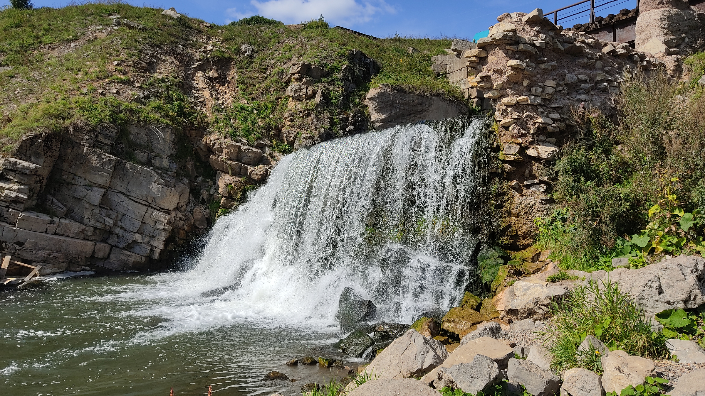 Пермь водопады. Кусье-Александровский водопад. Водопад Кусье Александровский Пермский край. Кусья водопад Горнозаводск. Водопад в Кусье Александровском.