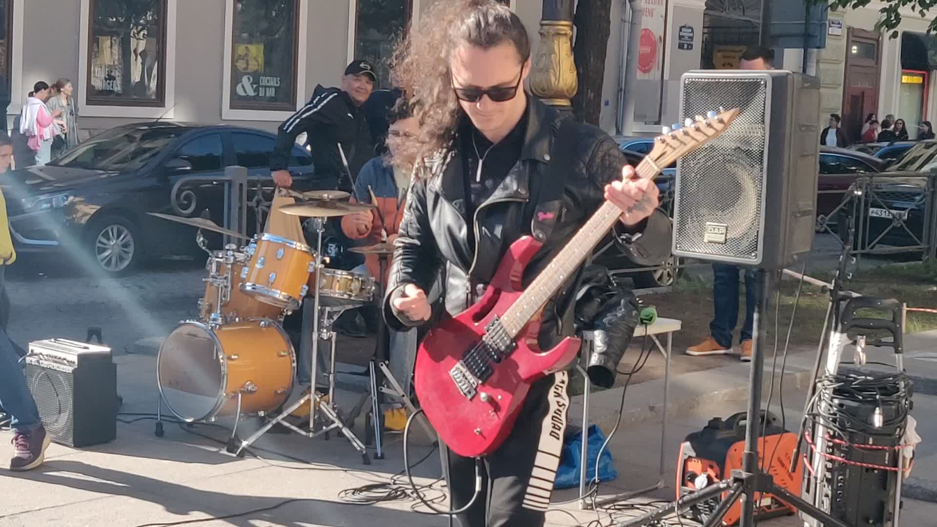 Песня сижу на нарах как король. Фильм 1992. Песня сижу на нарах как король. Котовский фильм 1942. Земля ему пухом слава украине.