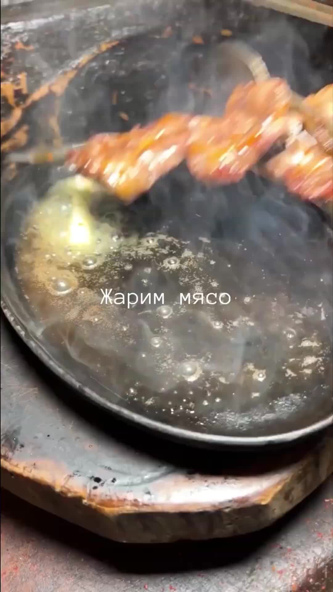 Простые рецепты на каждый день | Жарим мясо: сливочное масло растопить на  сковороде, положить мясо, обжарить, добавить овощи по вкусу. | Дзен