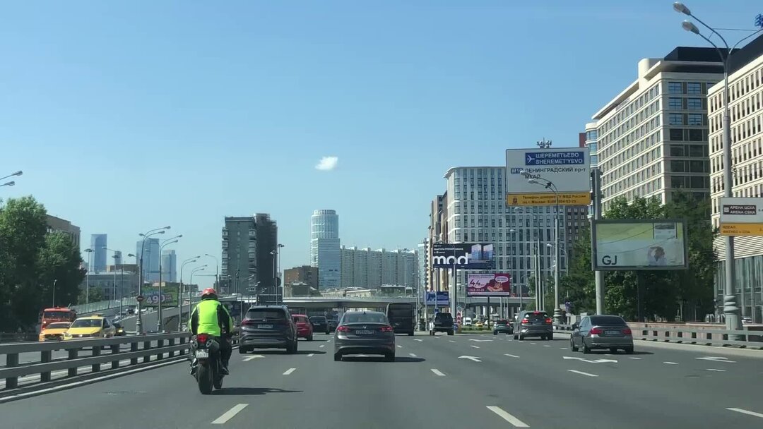 В какой стороне москва