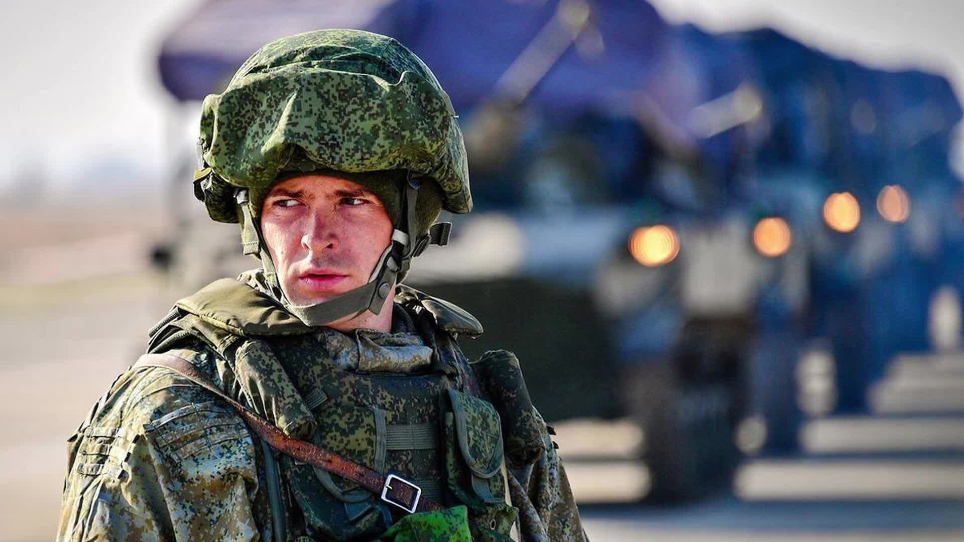 В октябре военным. Солдаты России. Российский солдат. Современная армия. Армия России.