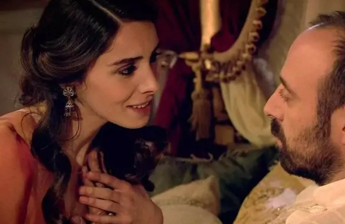 Махидевран султан. Великолепный век махидевран и сулейман. Сулейман и махидевран и мустафа. Хасеки махидевран султан. Сулейман великолепный махидевран.