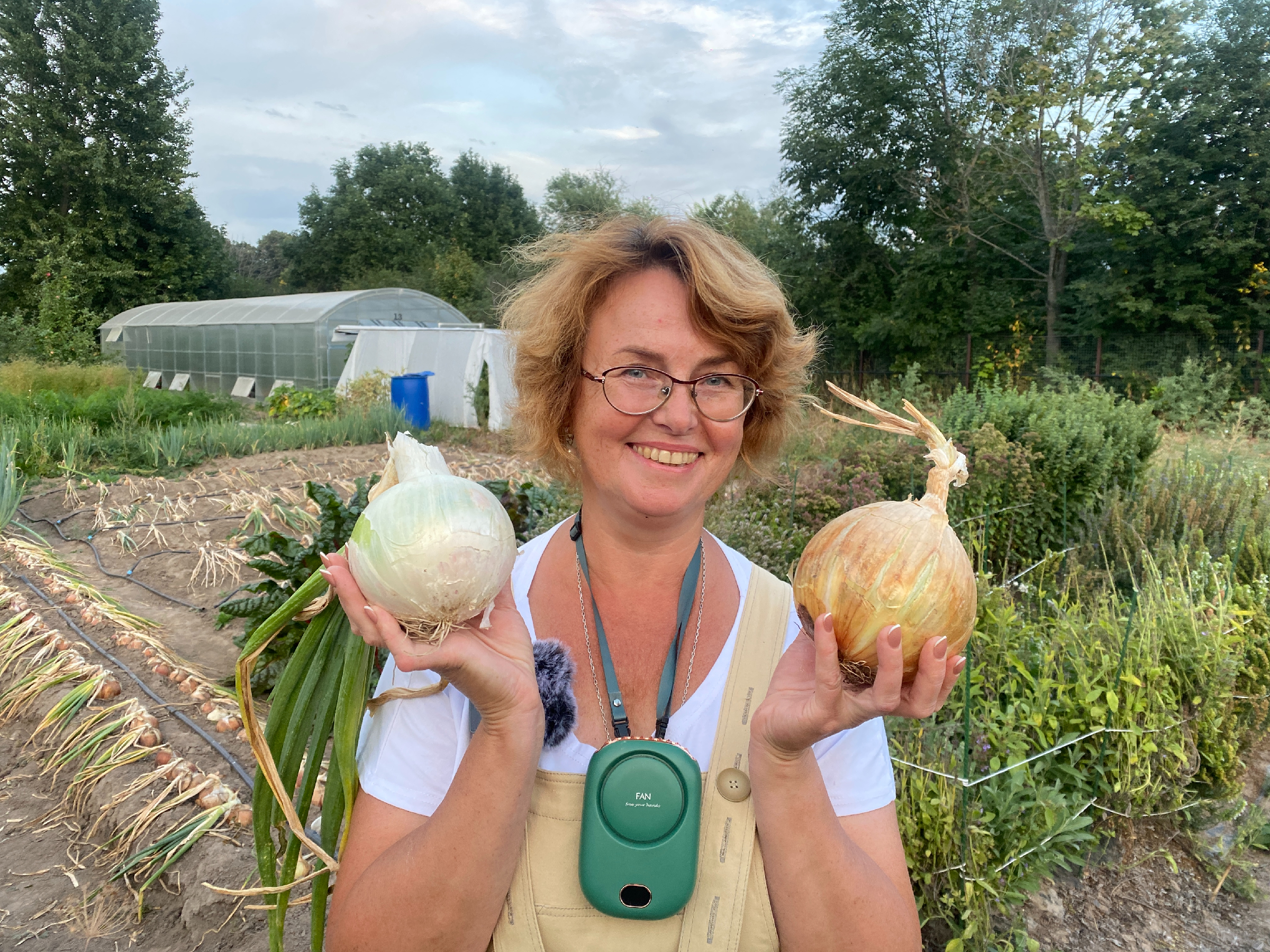 Lion King: Старичок с большими овощами Onion, Funny vegetables, Giant vegetable