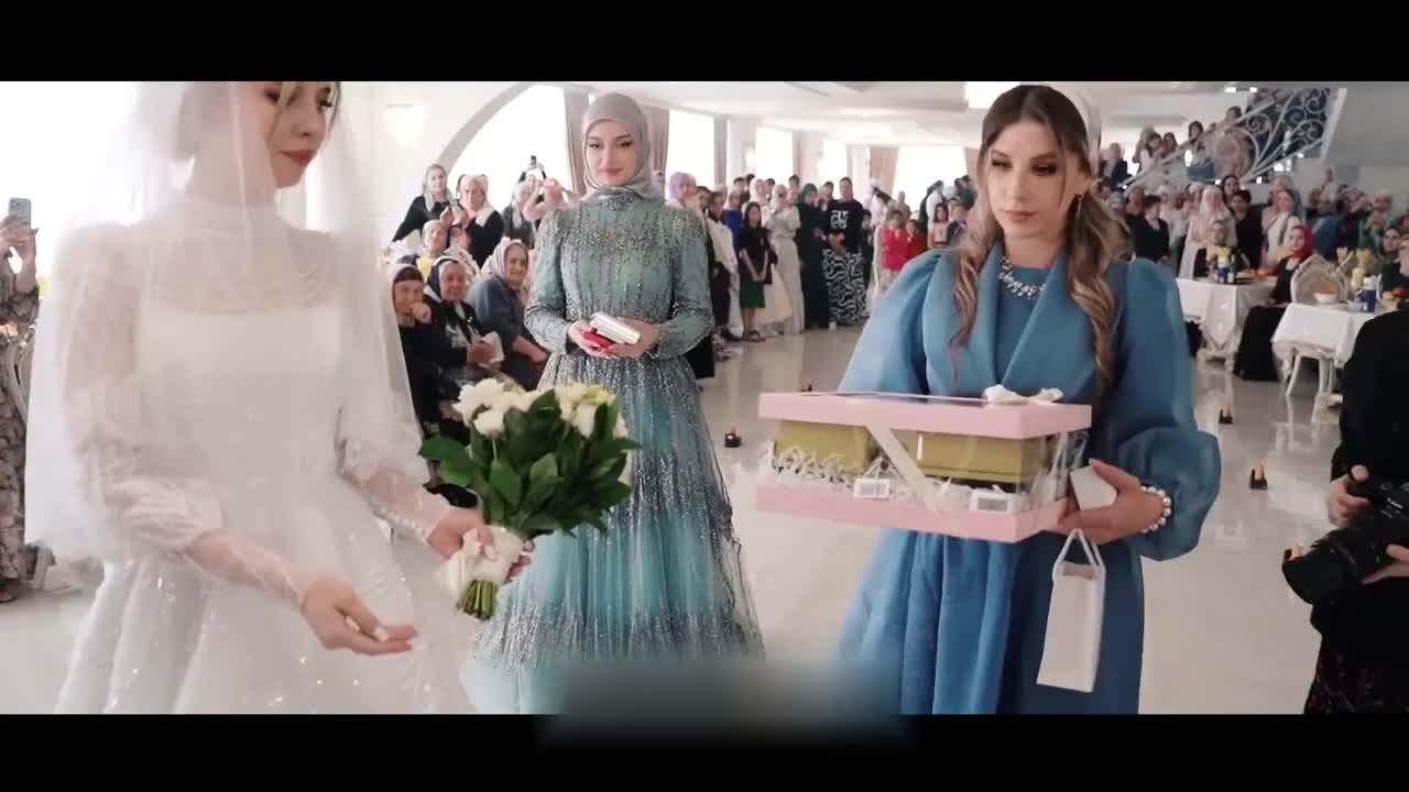 Красивые Платья На Чеченских Свадьбах У Матерей фото 26