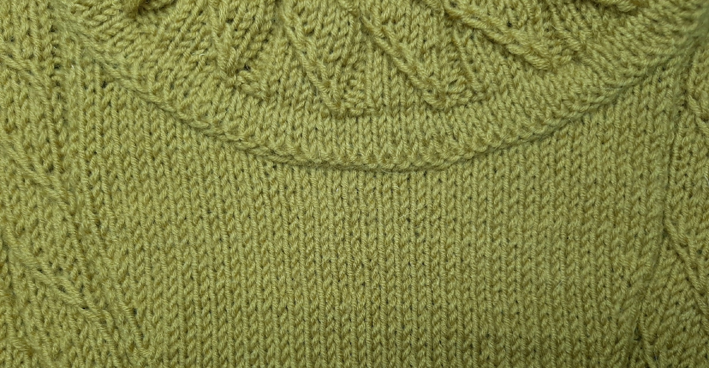 Воротник резинка спицами. Красивая ажурная горловина спицами. Обработка горловины вязаных изделий. Отделка горловины вязаных изделий. Свитер резинка 2х2.