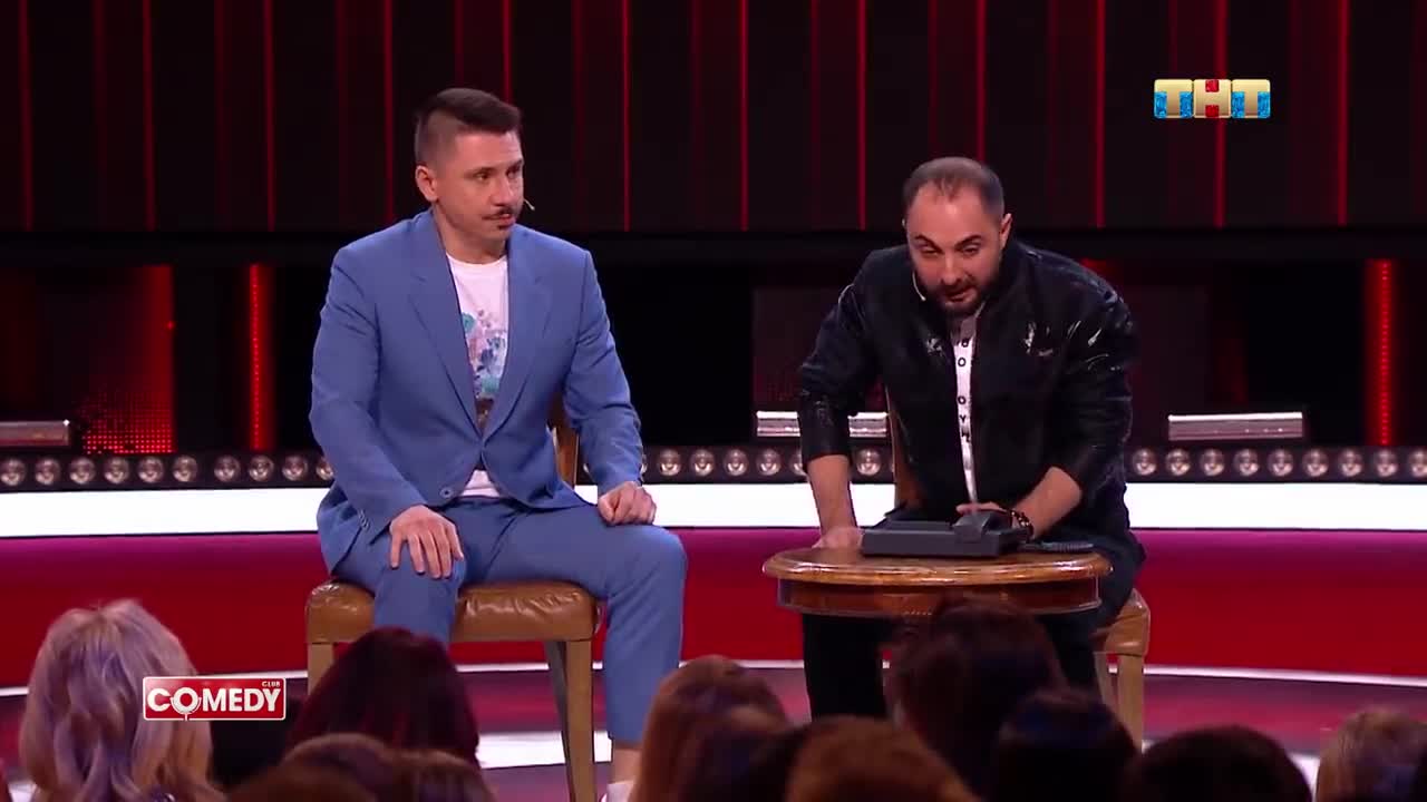 Камеди клаб харламов батрутдинов демис. Comedy Club демис карибидис. Карибидис Кравец Батрутдинов. Демис карибидис КВН.