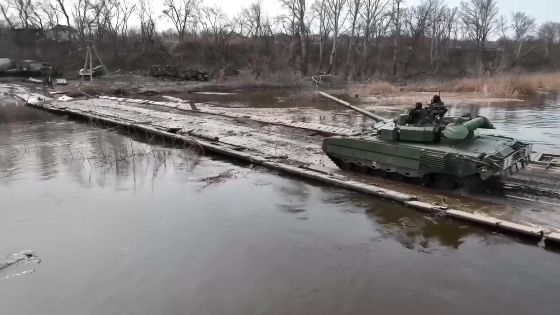 Форсирование реки великая отечественная. Паром кириллов белозерск. Форсирование дуная 1944. Переправа под. Переправа под.