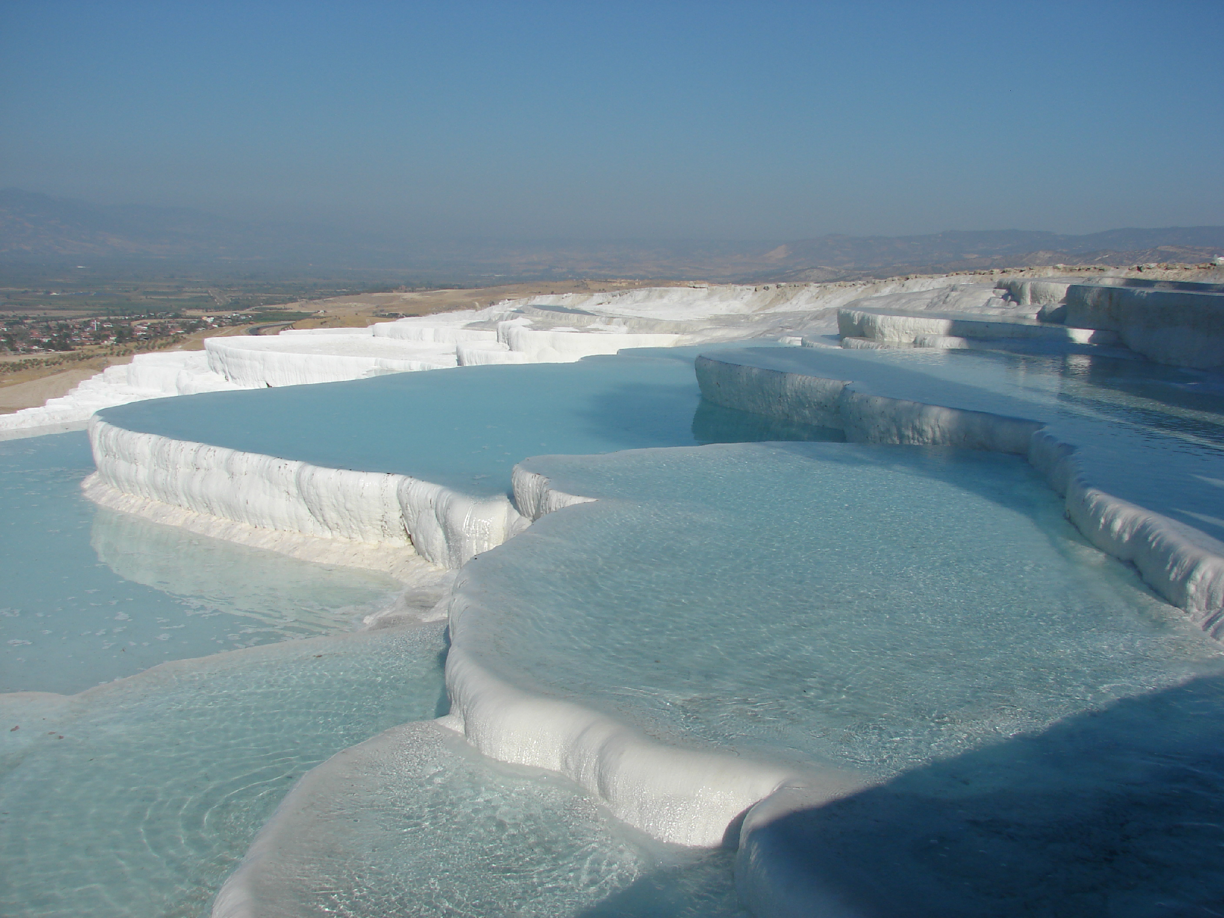 Памуккале («хлопковый замок»), турция. Памуккале. В каком городе находится памуккале турция. Травертиновые террасы памуккале. Памуккале («хлопковый замок»), турция.