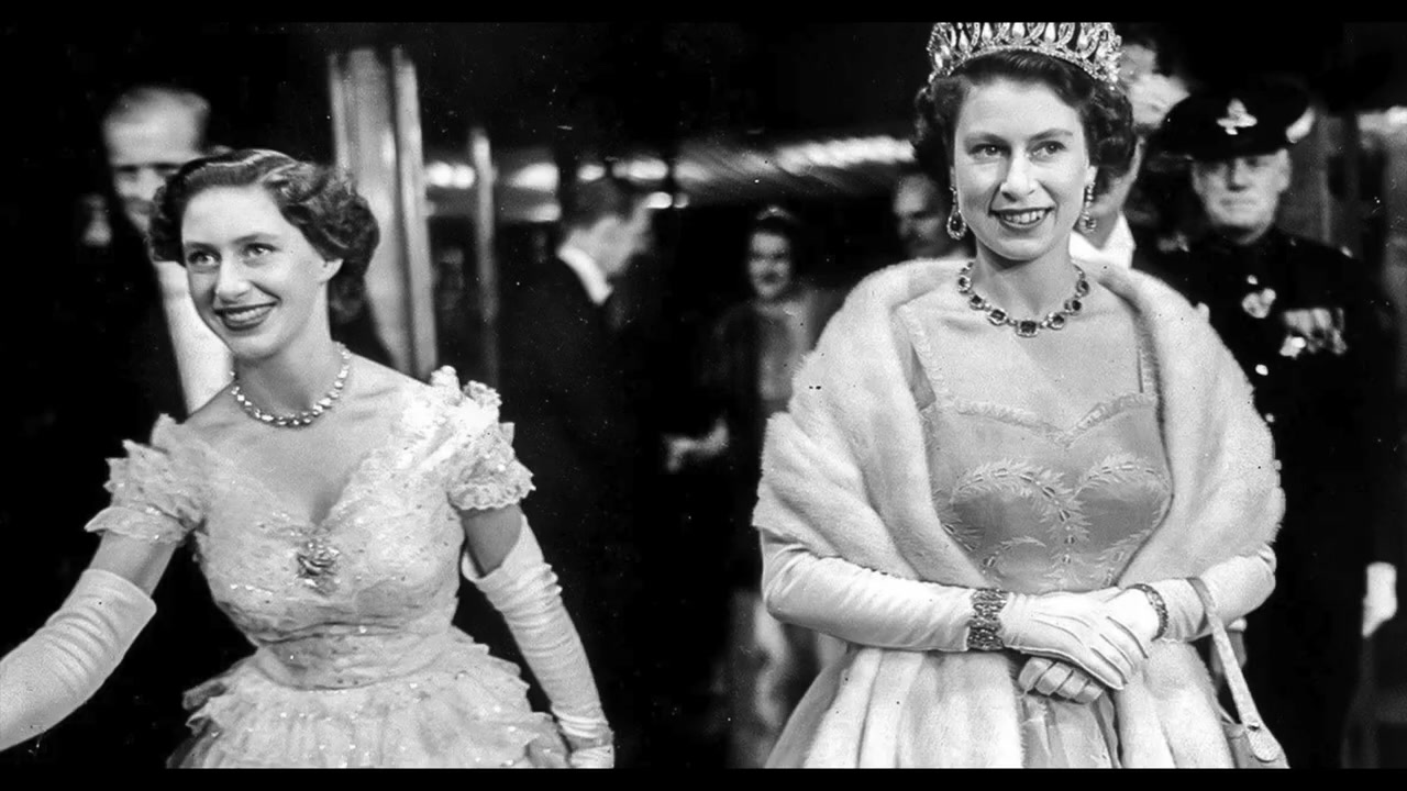 королева 2 сестры. сестра королевы елизаветы 2 маргарет. принцесса маргарет и елизавета 2. королева елизавета 2 и принцесса маргарет. королева елизавета 2 и маргарет.