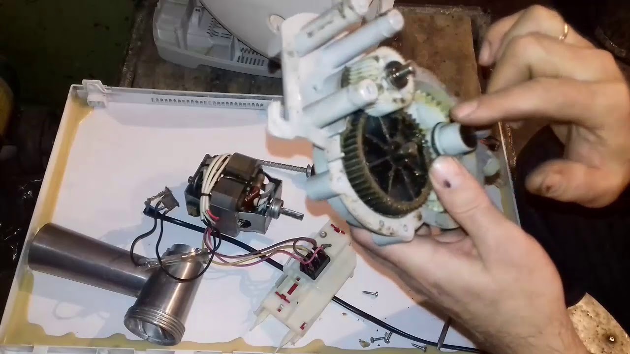 мясорубка мулинекс шестеренки мотор в разборе. ремонт мясорубок. полный разбор мясорубки. мулинекс хв 8 редуктор. почему не включается мясорубка.