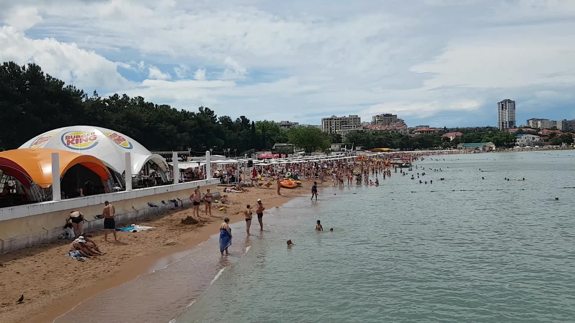 центральный пляж в геленджике