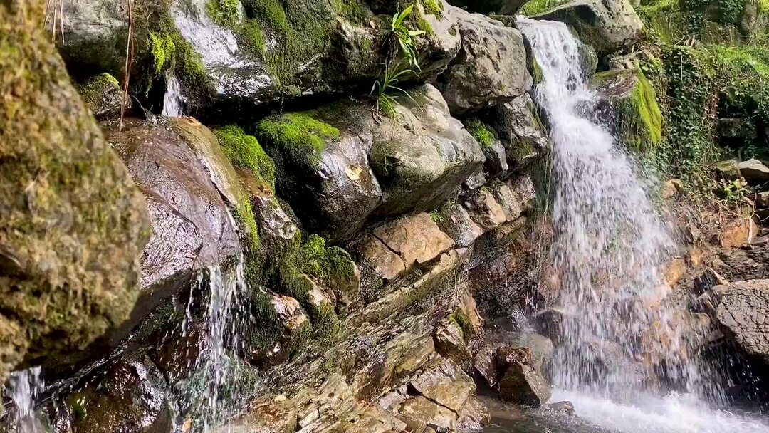 Водопад шум слушать для сна. Шум водопада. Шум водопада для сна. Звук водопада.