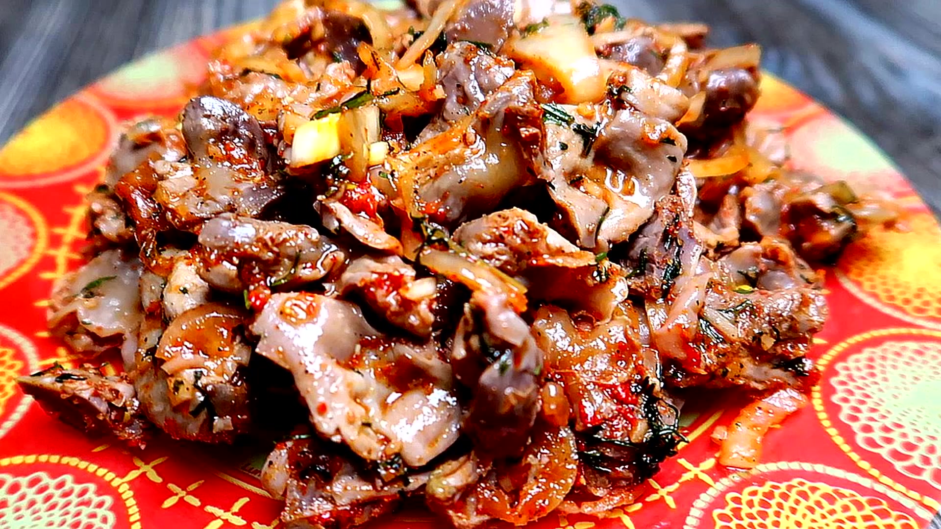 Закуска из куриных желудков. Салат из пупков куриных. Хе по корейски из желудков по-корейски. Рецепт куриных желудков хе. Желудки куриные по корейски желудки корейские.