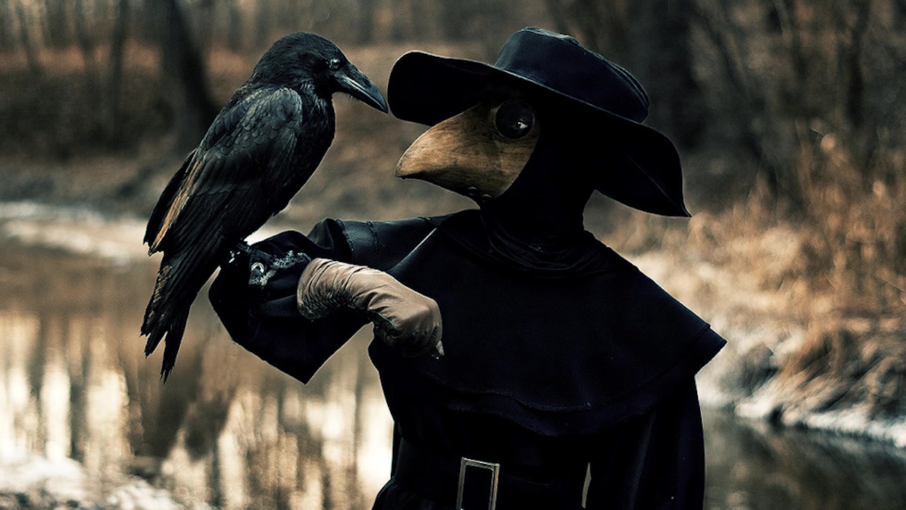 девушка с клювом. чумной доктор. маска чумного доктора. чумной доктор бубонная чума. люди с клювом птицы.