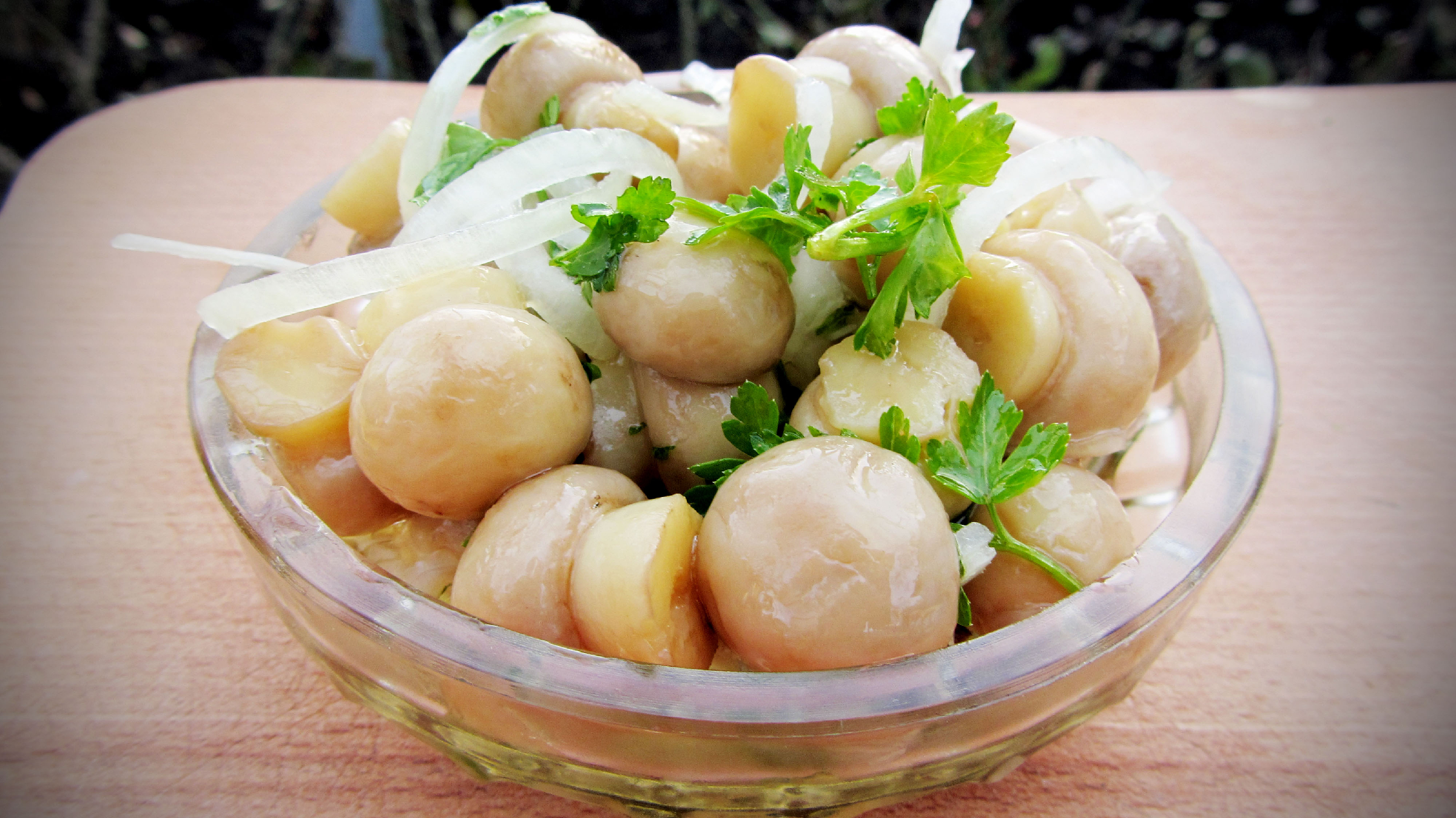 Картофель с маринованными грибами. Маринованные шампиньоны. Шампиньоны маринованные с картошкой.