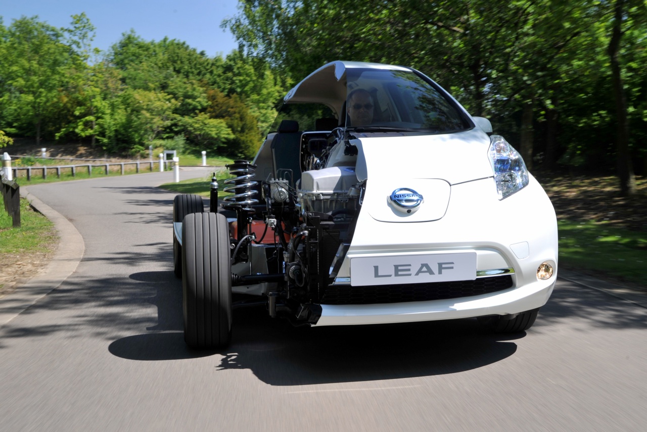 Nissan Leaf электромобиль