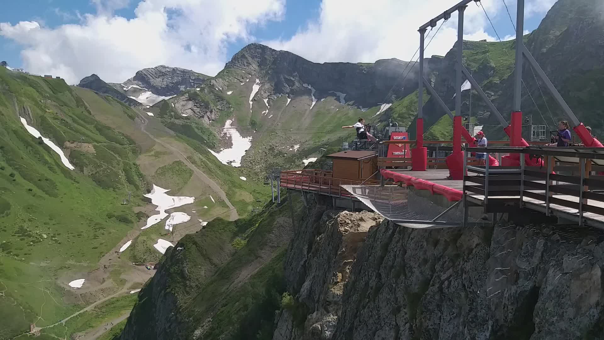 качели на красной поляне в горах