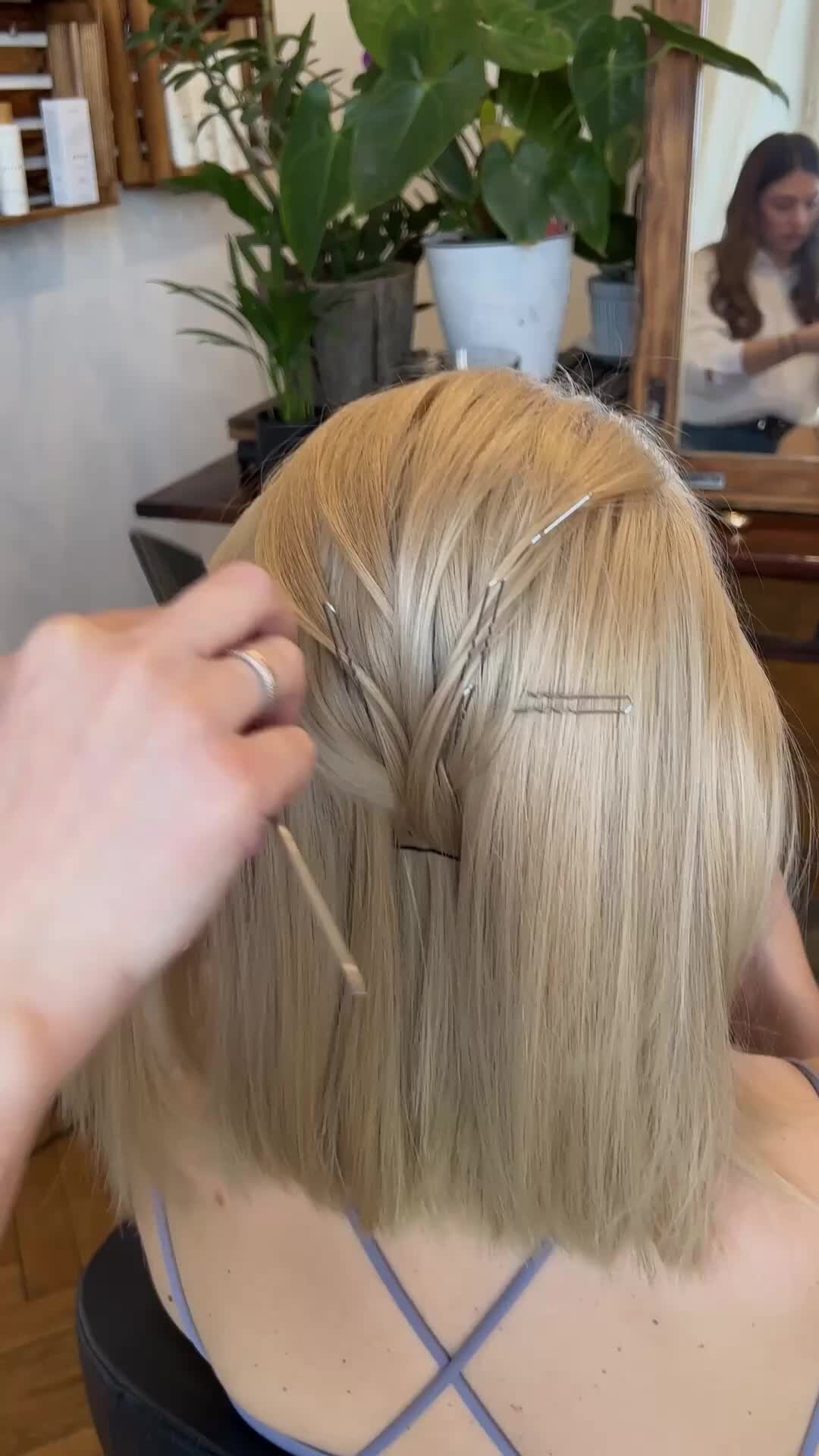 Прически Lena Bik Hair | Красивая вечерняя прическа низкий пучок на  короткие волосы (каре) кто бы мог подумать что так можно? | Дзен