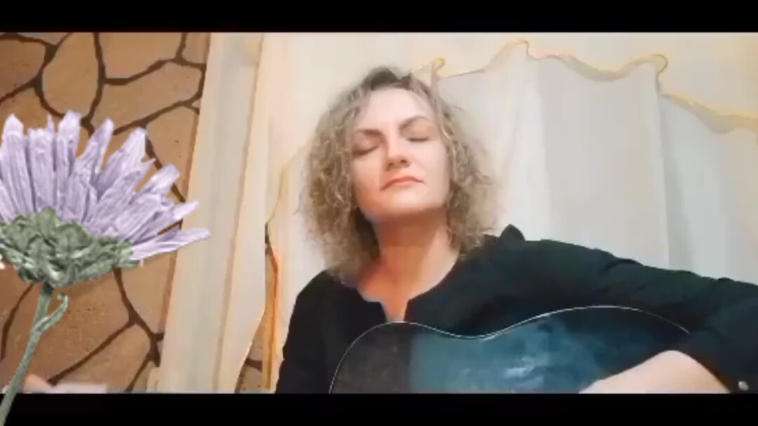 ирина ежова курносая текст. ежова курносая. курносая песня. любовь на два полюса фильм 2011 кадры. у курносой маршрут один слушать.