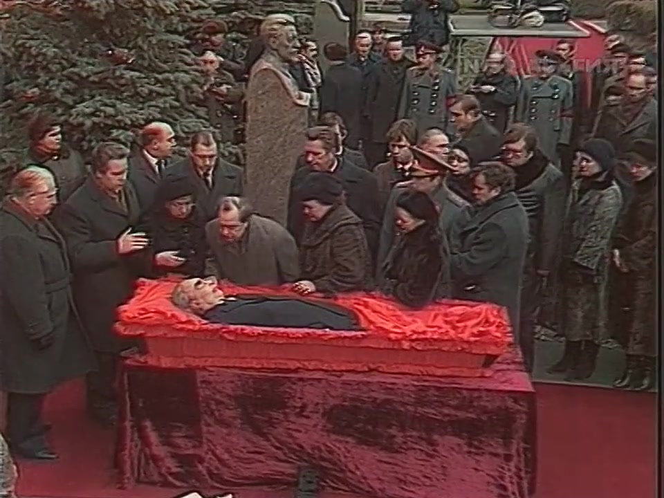 похороны леонида ильича брежнева. похороны леонида брежнева. похороны брежневой видео. буш на похоронах брежнева 1982. брежнев леонид похороны.