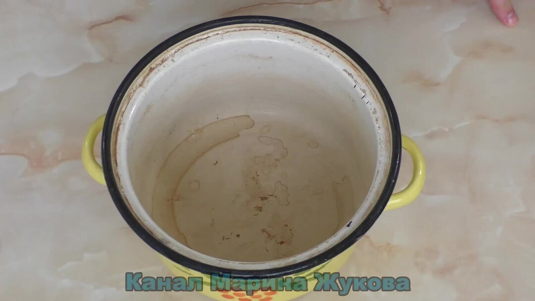 Как почистить эмаль. Эмалированную кастрюлю внутри. Подгорела кастрюля. Как почистить эмаль. Эмалированная кастрюля внутри.