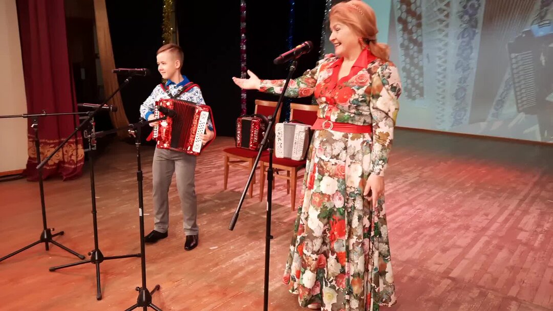 песня в лунном сиянии снег серебрится слова. ресницы для наращивания. песня подведу реснички. а я накрашу губки и подведу. братья гримм ресницы ноты.