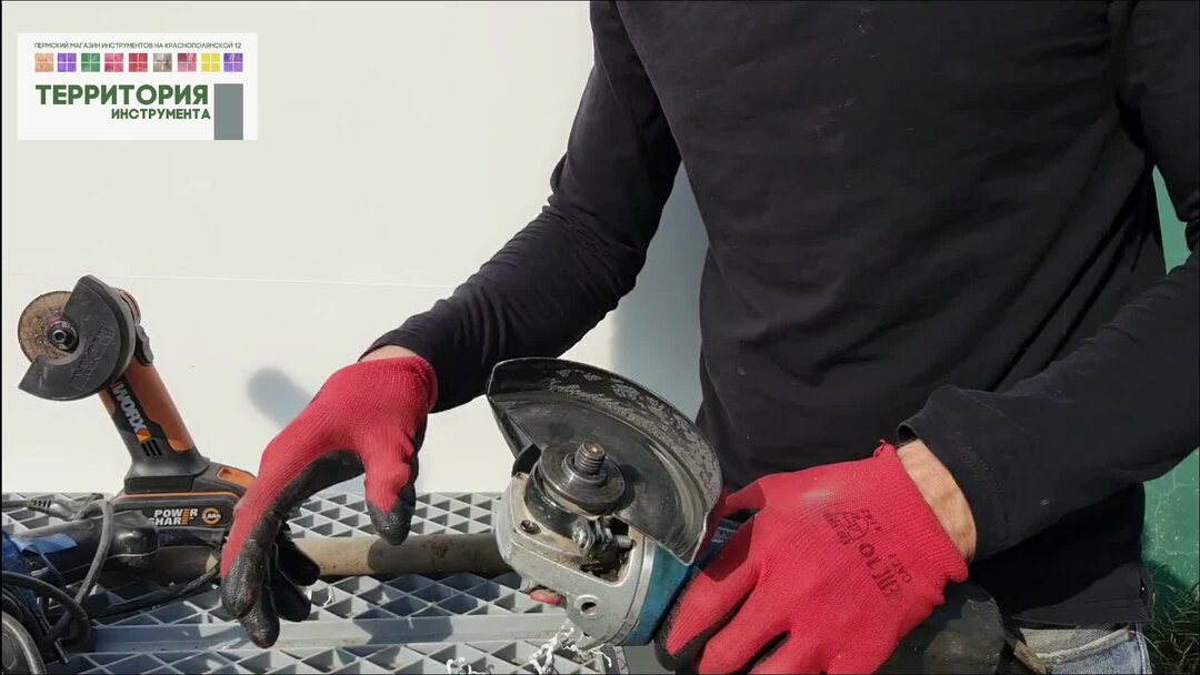 Демонтаж колеса. Переборка двигателя. Демонтаж колеса автомобиля. Лампочки ближнего света фрилендер 2. Ближний свет фрилендер 2 лампочка.