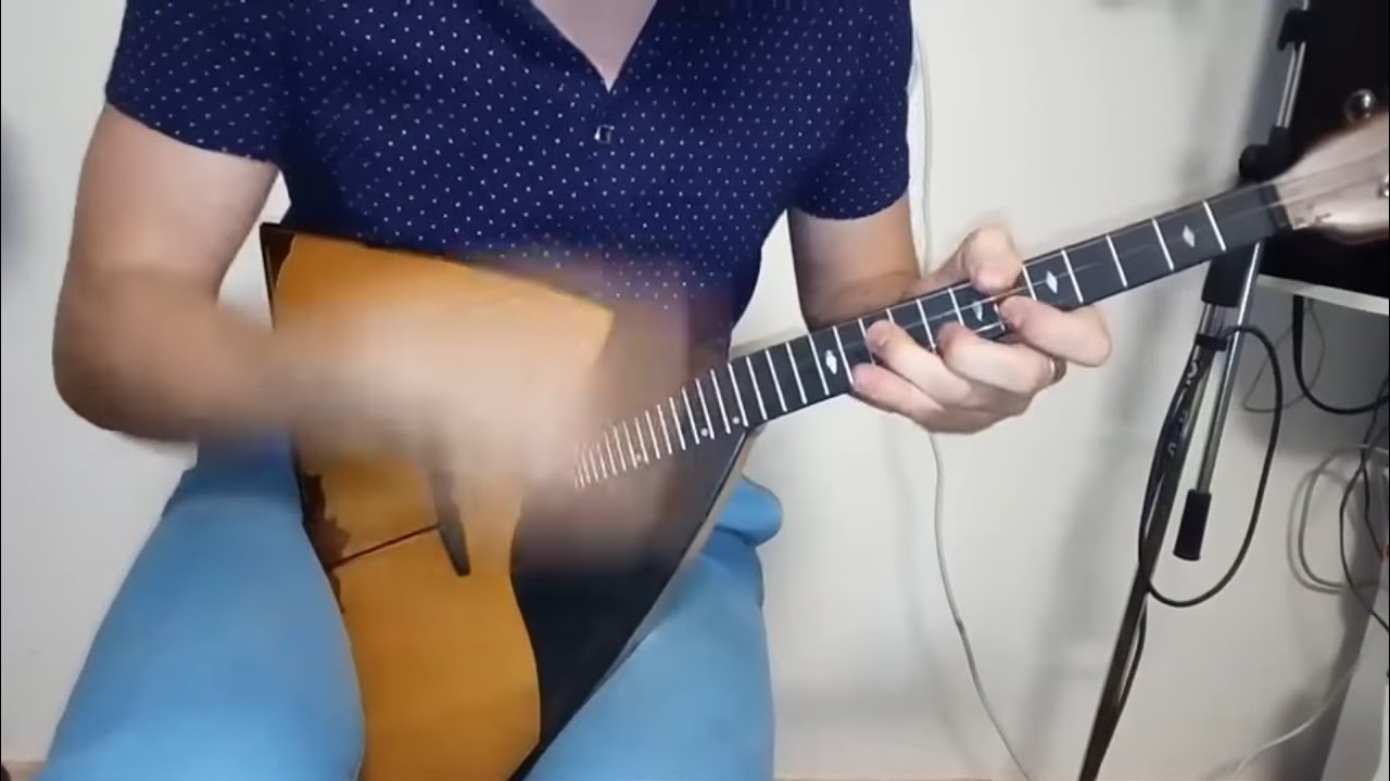 Металлик на балалайке. Игра на балалайке. Уроки игры на балалайке для начинающих. Урок по балалайке.