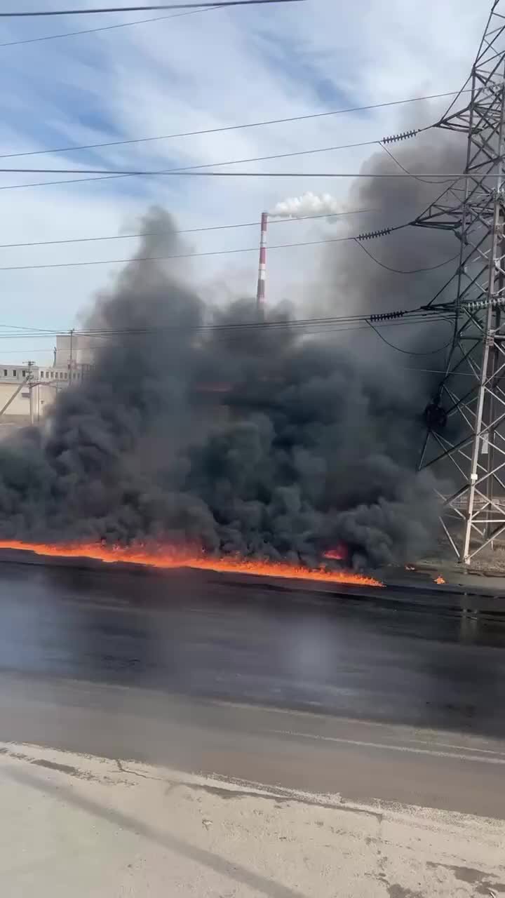 Пожар в батайске сегодня сейчас. Пожар в Батайске. Многоэтажка горит. Возгорание на складе Батайск.