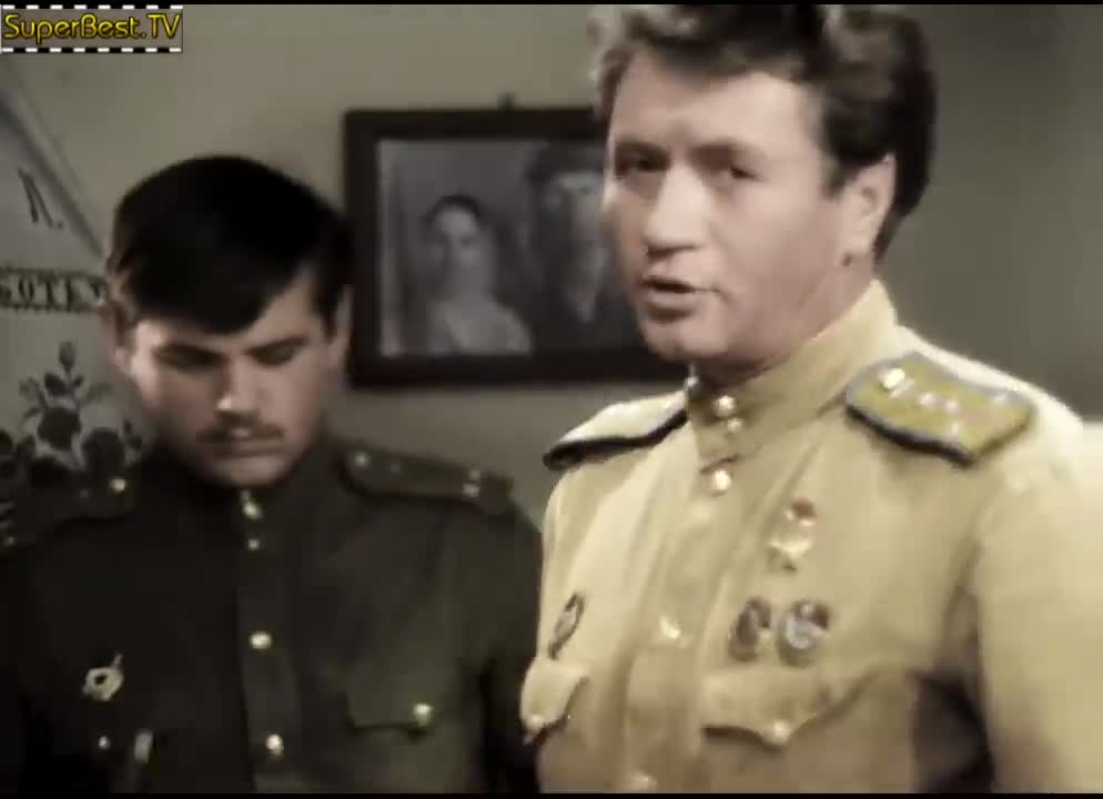 Арфы нет возьмите бубен. Фильм в бой идут одни старики бубен. В бой идут одни старики арфы нет возьмите бубен. Кадр из фильма в бой идут одни старики бубен. В бой идут одни старики ансамбль.