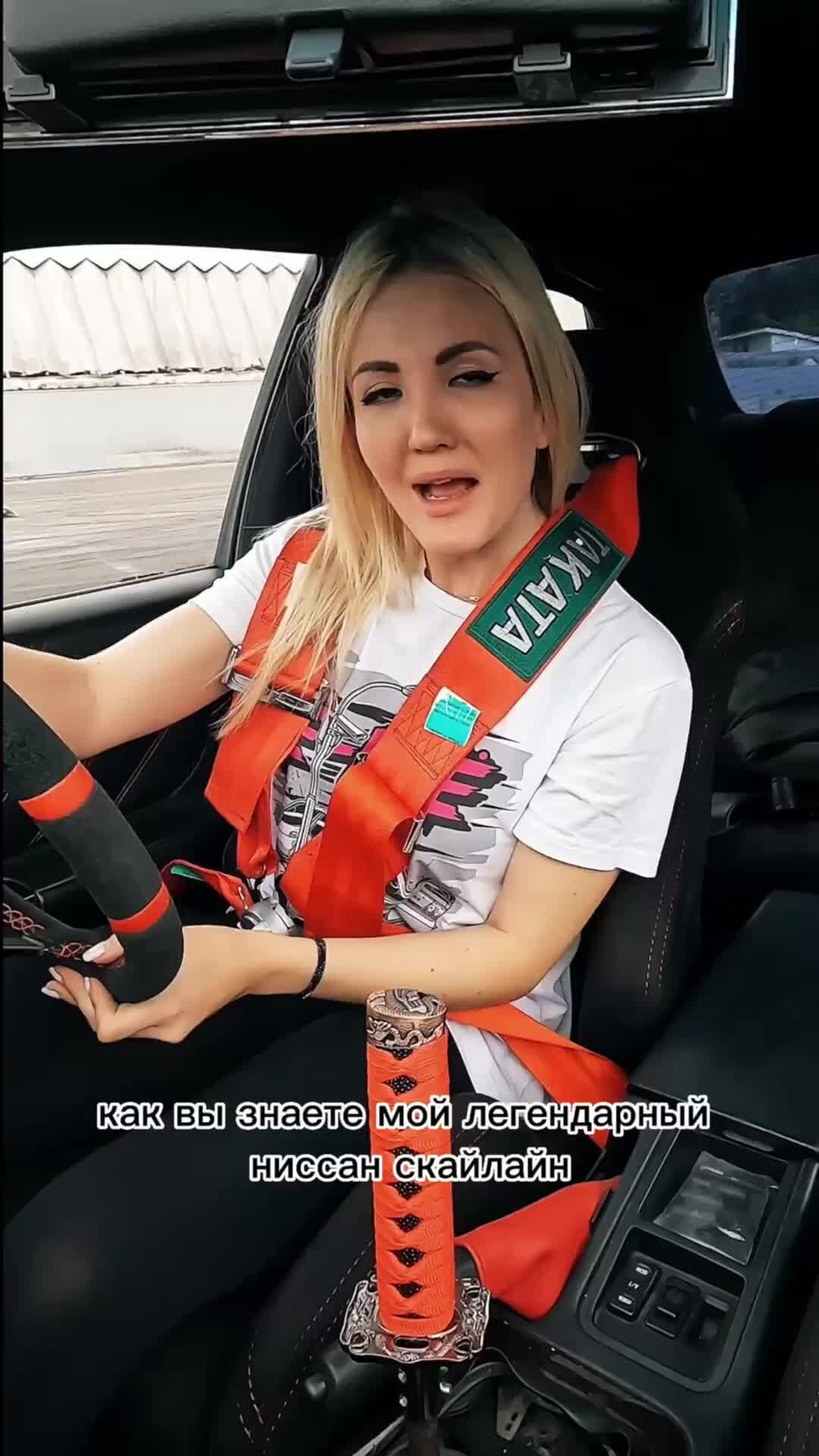 Девушка автомеханик