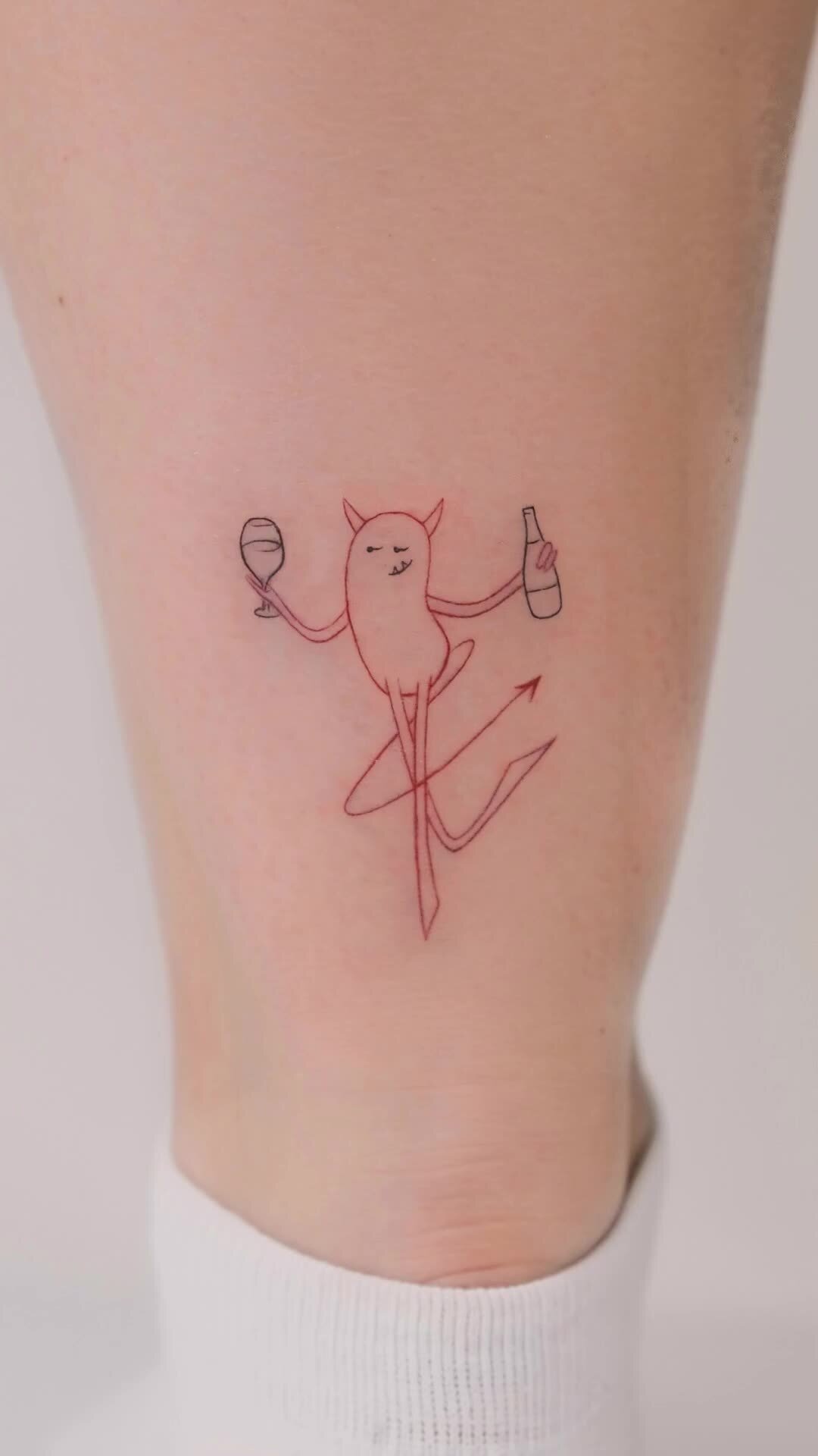 Женские татуировки на ногах