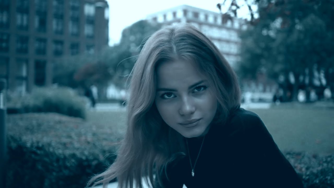 Слушать девочка не та. Настя Гарик фото.