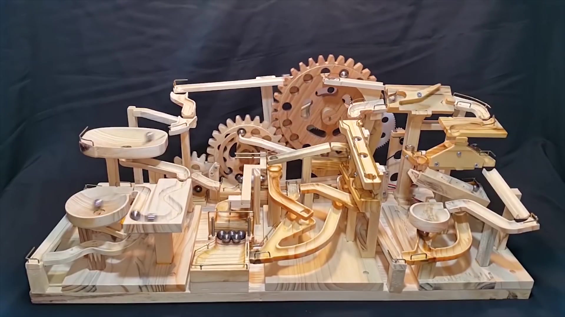 Построить механизм. Marble Machine из дерева. Необычные механизмы. Необычные механизмы из дерева. Механизмы из картона.