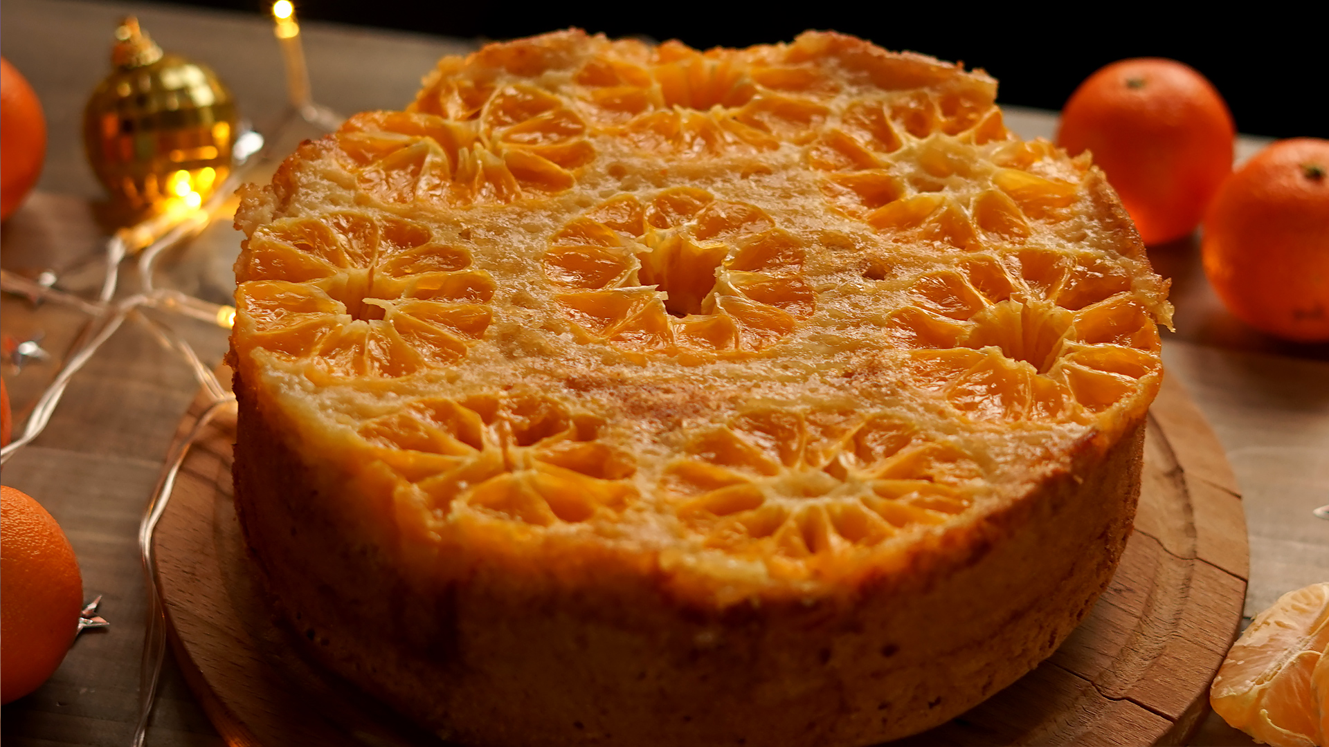 мандариновый тарт татен. мандариновый пирог из свежих мандаринов в духовке. выпечка мандариновый пирог. заливной пирог с мандаринами. мандариновый пирог.