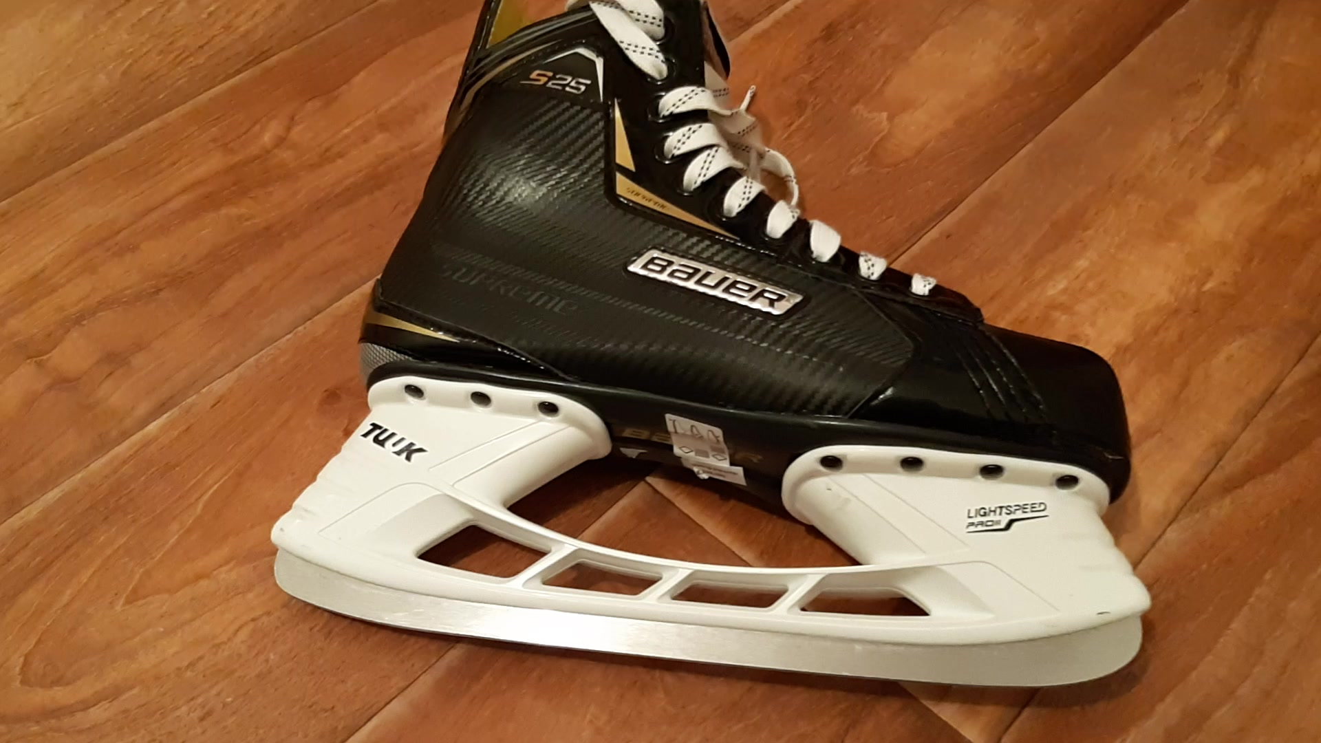 незаточенные коньки. нужно ли затачивать новые коньки. заточка коньков радиус fbv скорость. заточка коньков nhl. нужно ли затачивать новые коньки.