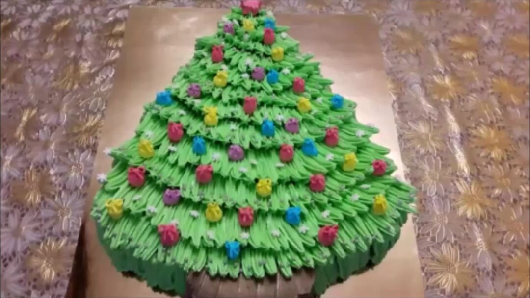Новогодний декор торта с елками. Елочки из крема для украшения торта. Новогодние торты из крема. Как сделать елку из крема на торт. Как сделать елку из крема на торт.