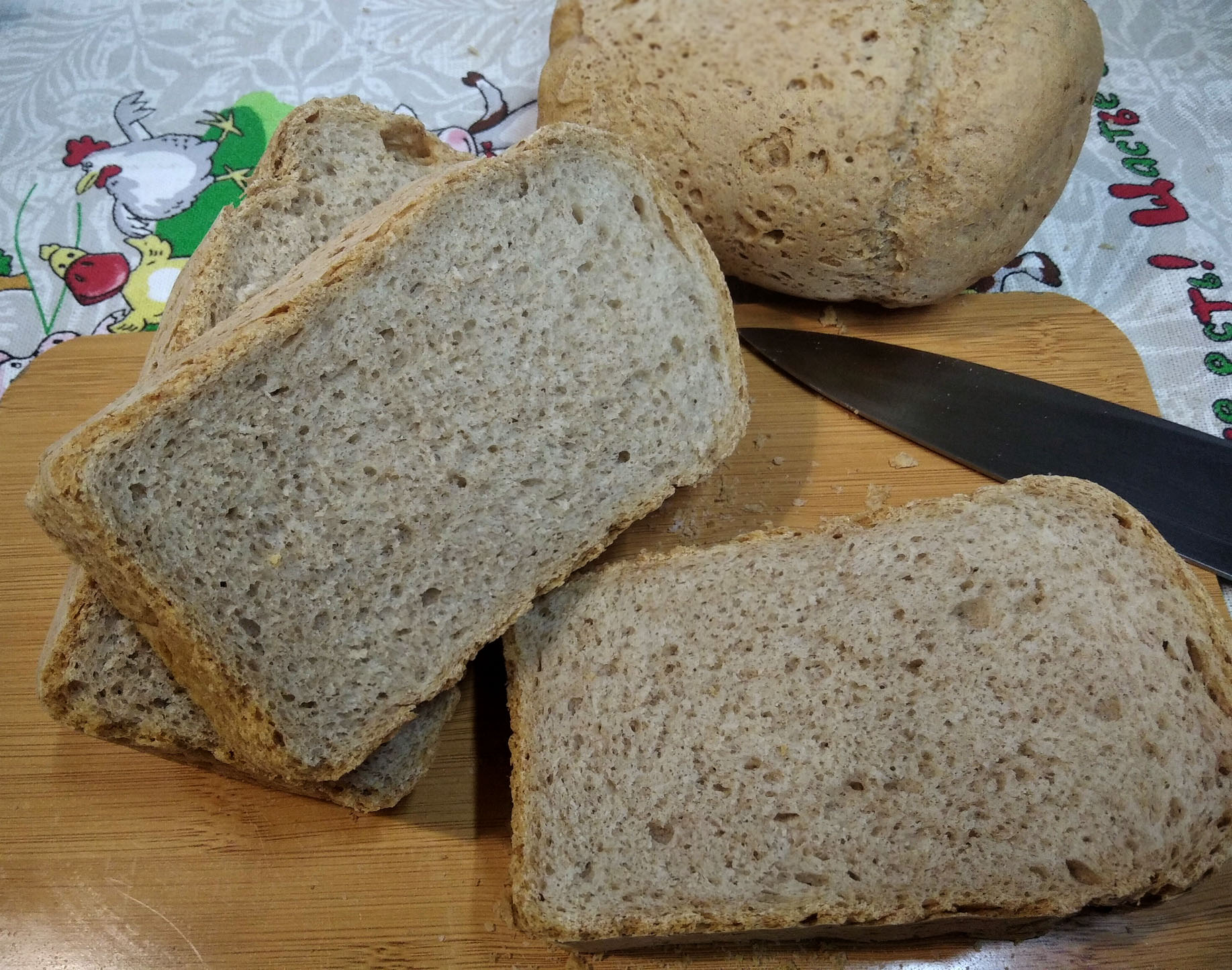 Хлеб цельнозерновой рецепт в духовке на дрожжах. Хлебная мука. Хлеб 1. Хлеб в сахаре домашняя. Цельнозерновой хлеб КБЖУ.