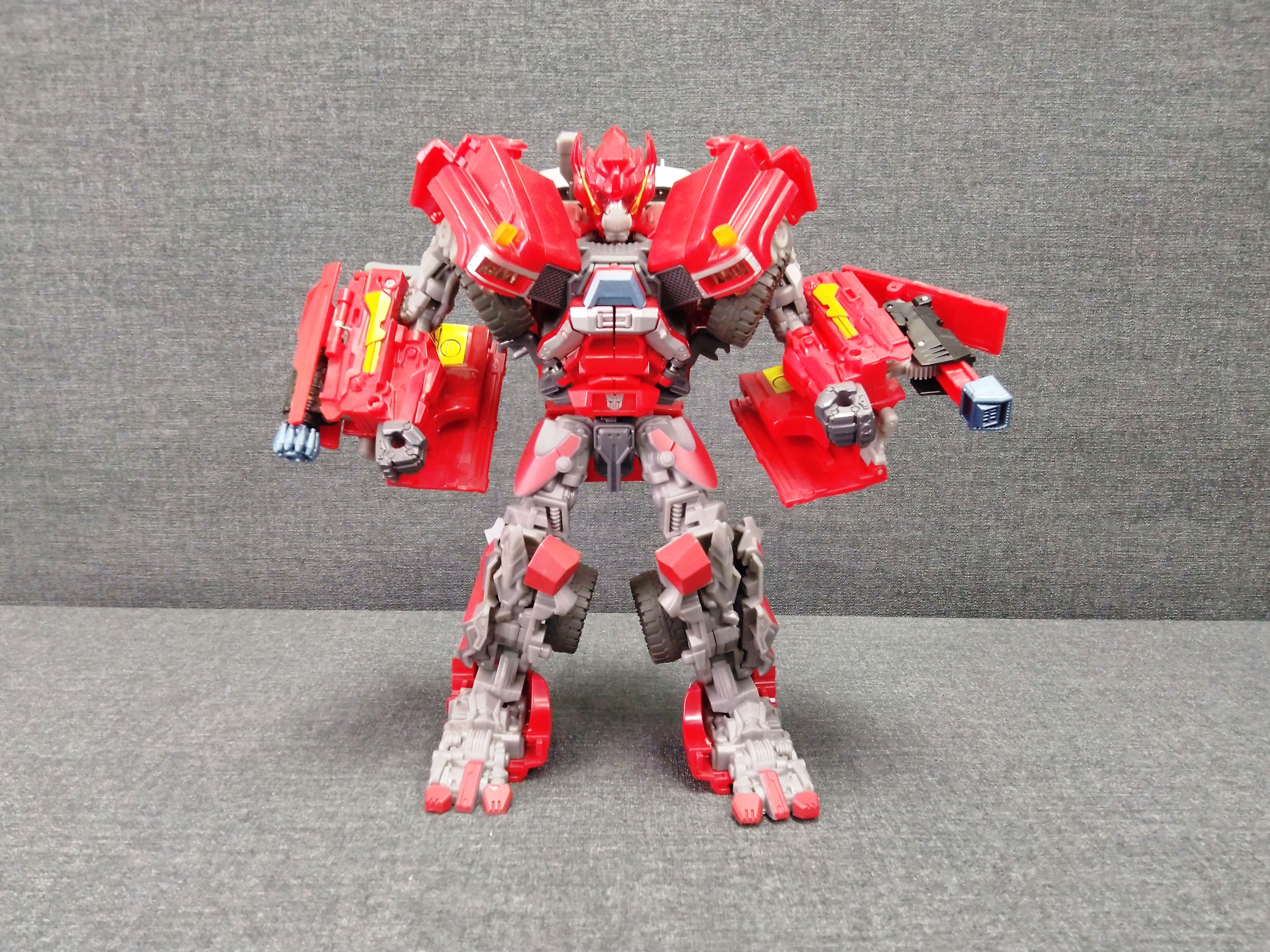 Обзор трансформеров. Transformers Generations leader class Ironhide. Музей роботов трансформеров Пермь. Музейей роботов и трансформеров Пермь.