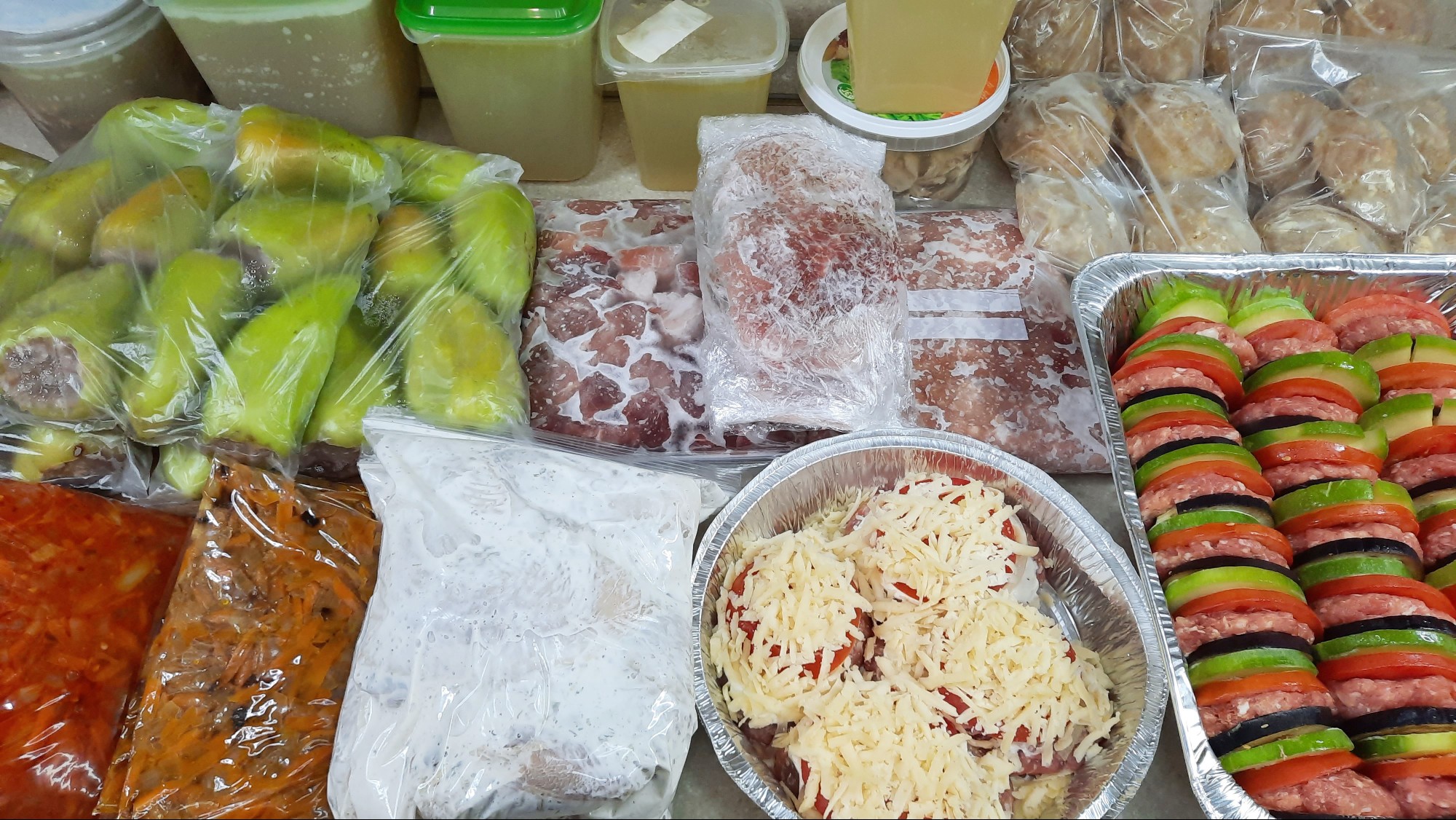 полуфабрикаты в морозилку. как правильно заморозить полуфабрикаты. продукты в морозилке. как правильно заморозить полуфабрикаты. заготовки полуфабрикатов в морозилку.