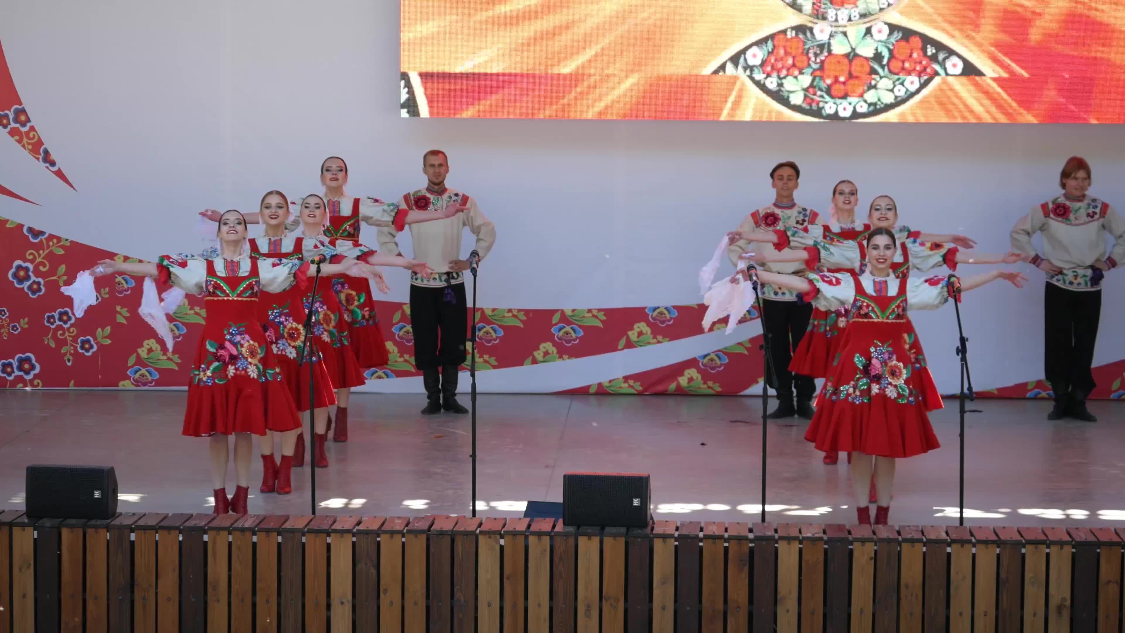 народные танцы. сельские зори ансамбль воронежская область. ансамбль ясные зори воронеж. зори воронеж. весенние зори воронеж официальный сайт ансамбль.
