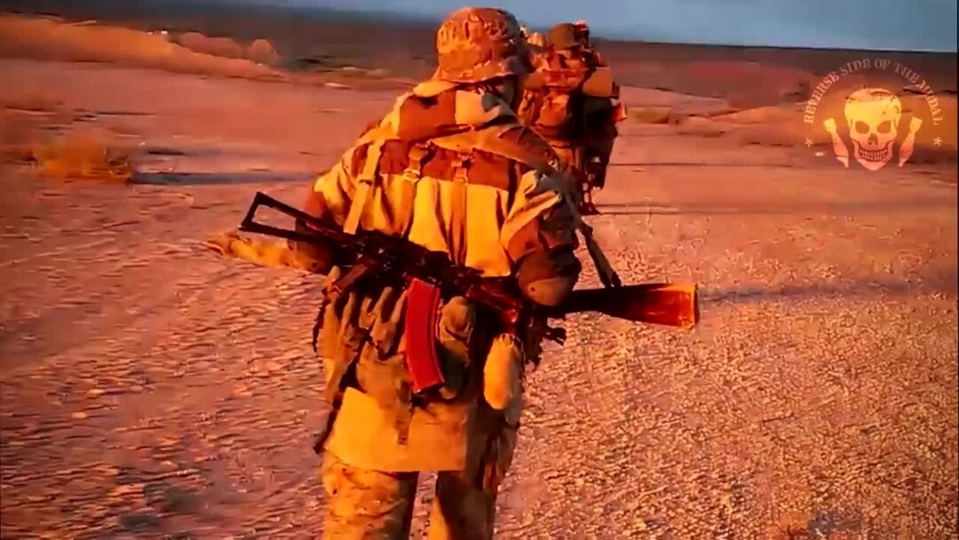 группа вагнера. охотник с арбалетом. лето и арбалеты вагнер. пристрелка коллиматора на арбалете. арбалет для охоты.