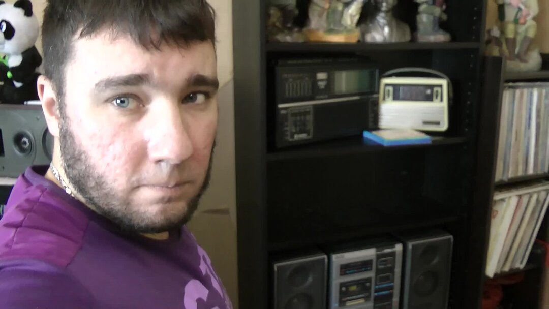 Ленинград 010 да он как новый, послушаем что там поют по радио ...