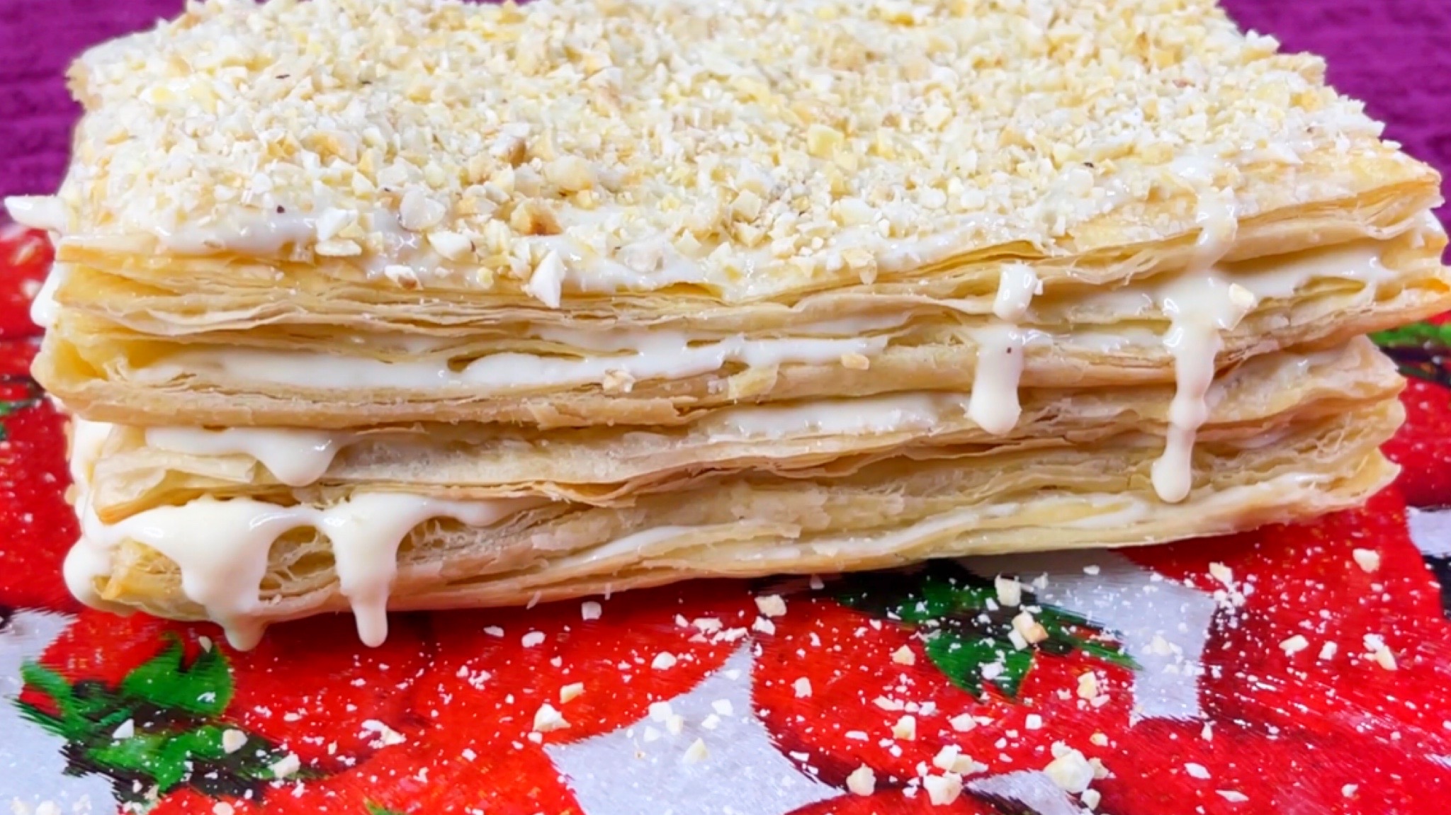 слоеный торт из замороженного теста. а торт наполеон дома рецепт показать да эти песни. слоеный торт из замороженного теста. слоеный торт из замороженного теста. заварной крем для наполеона.