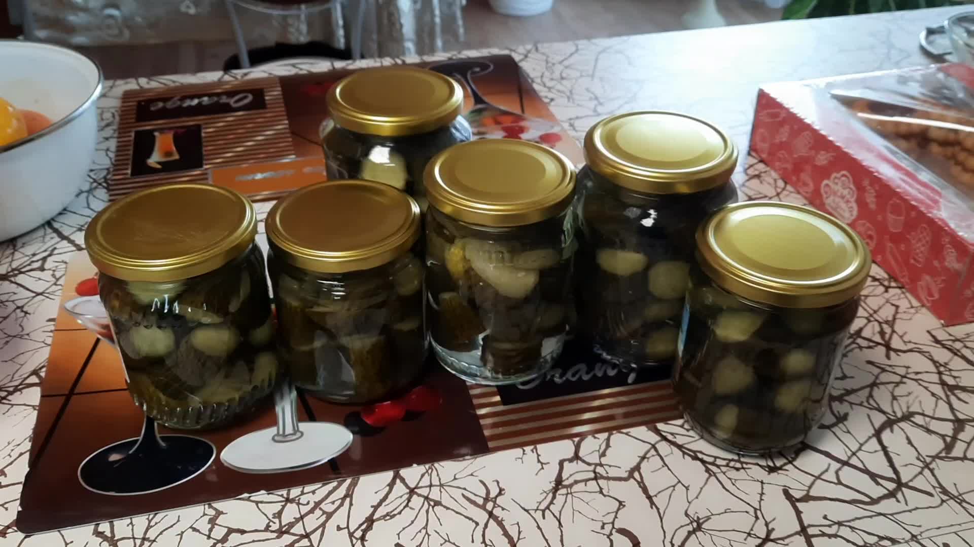 Огурцы по фински засолка на зиму. Огурцы по-фински на зиму. Огурцы по фински. Перец маринованный на зиму от Юлии Высоцкой. Огурцы по-фински резанные с семенами горчицы на зиму в банках