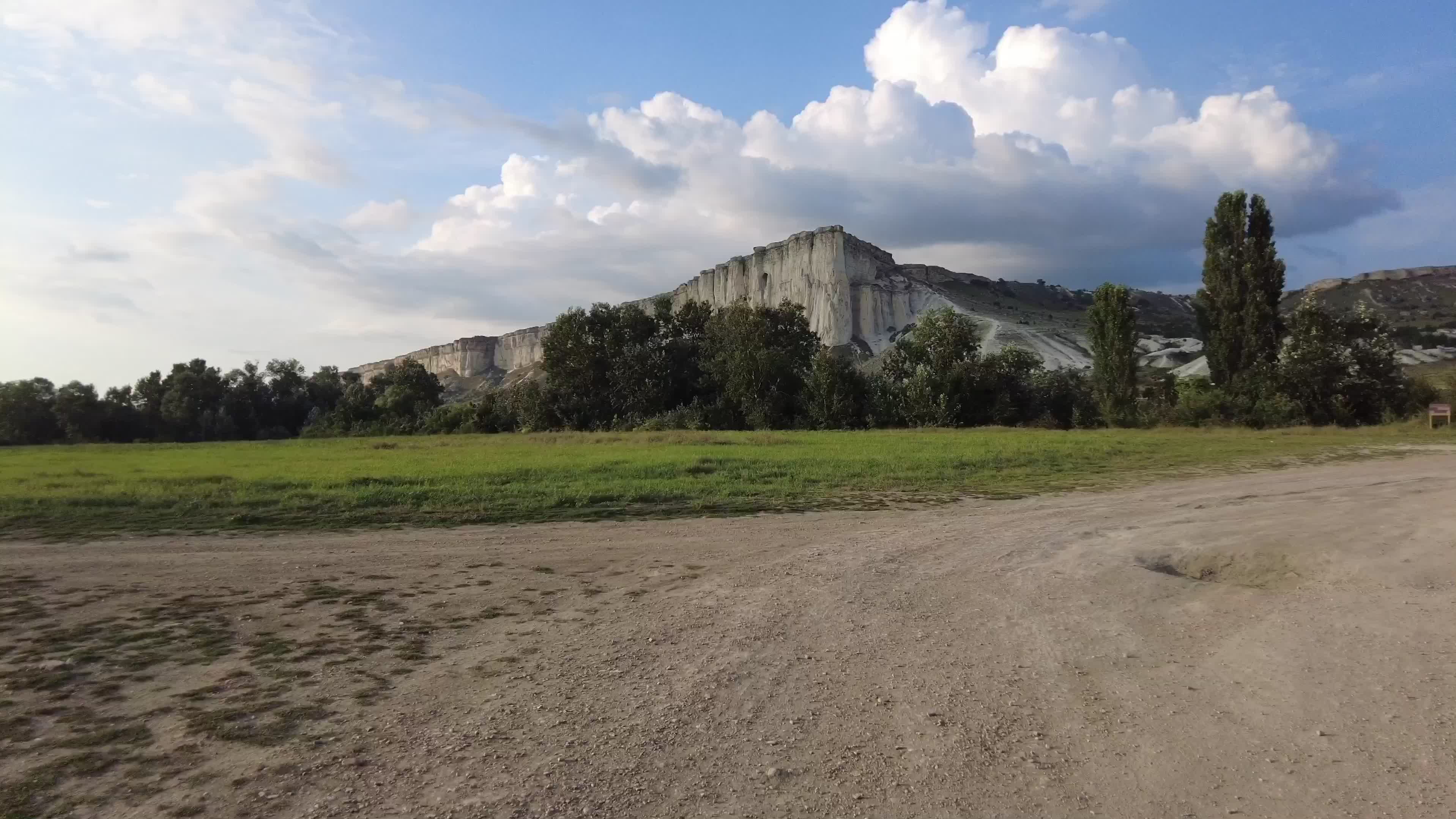 Село белогорское крым. Белая скала Белогорский район Крым. Село хлебное Белогорский район. Природа село хлебное Белогорский район Крым. Самая высокая гора в Крыму.