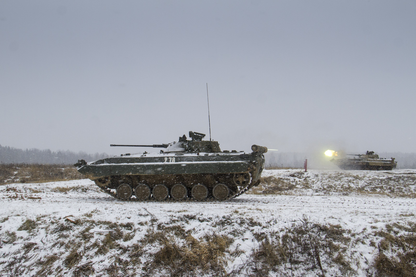 Стрельба бмп 2. БМП-3 стрельба. БМП 2 трассера. БМП 2 стрельба.